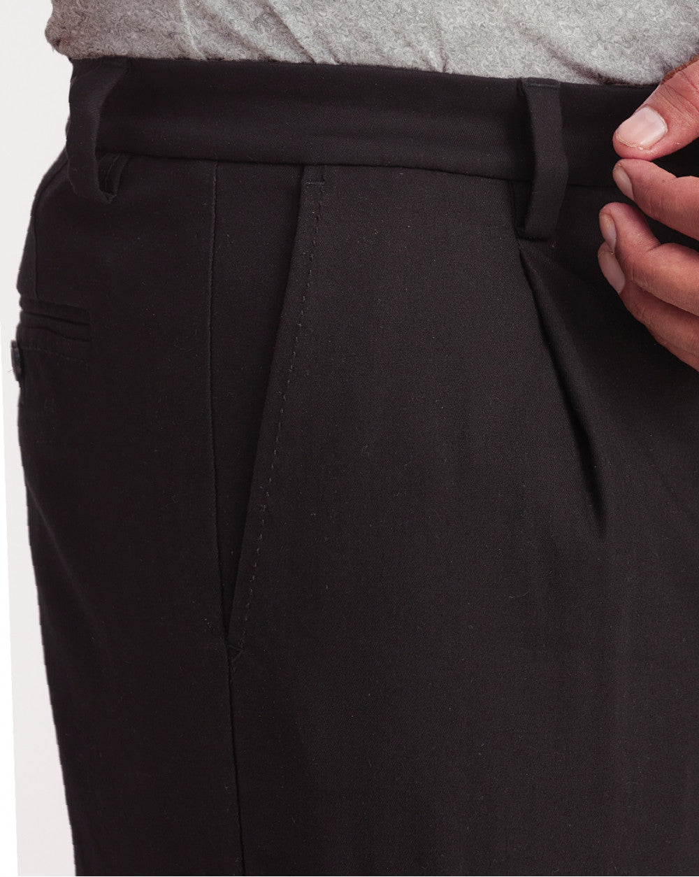 Single Pleated Relaxed Fit Trousers - Jet Black