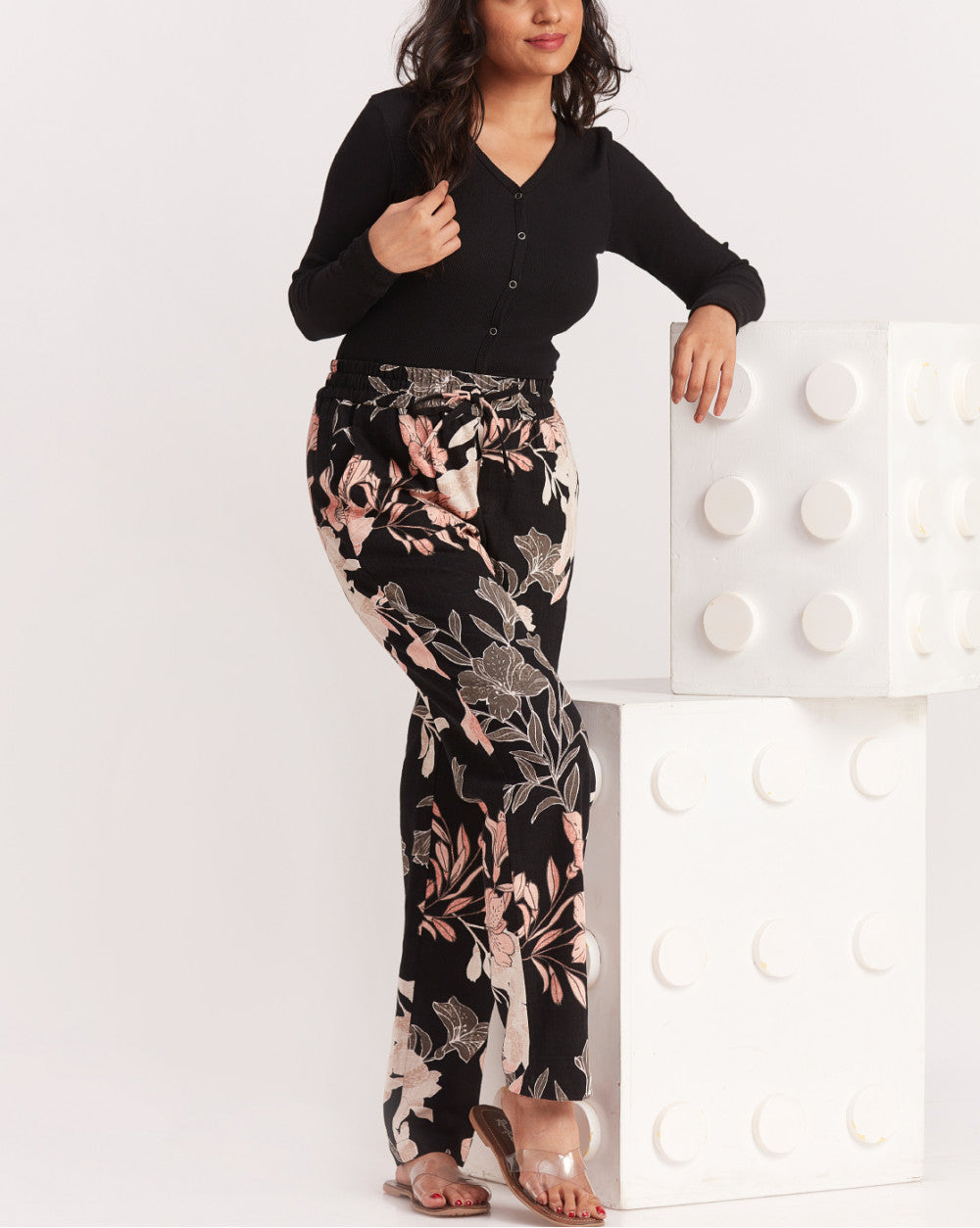 Tapered Fit Tapered &amp; Relaxed Drawstring Printed Pants - Floral Black Print