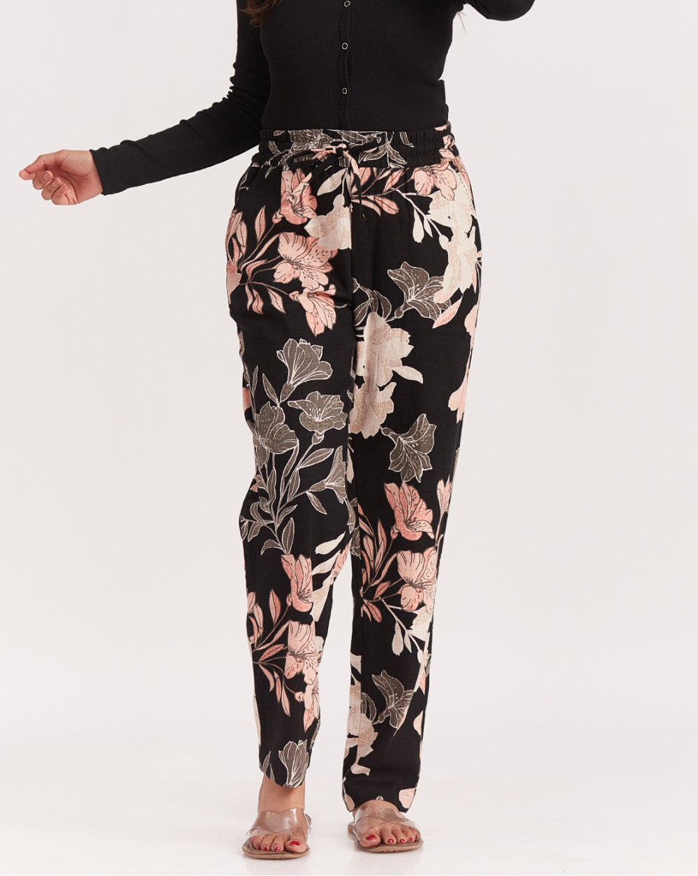 Tapered Fit Tapered &amp; Relaxed Drawstring Printed Pants - Floral Black Print