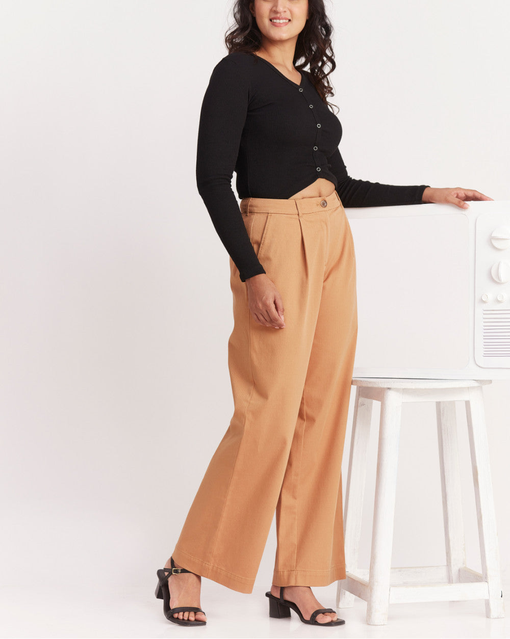 Wide Leg Fit Pleated Pants - Almond Brown